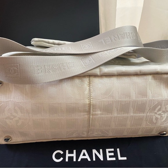 🆕Chanel CC XL Two Way New Travel line w/ Pouch attached😍 - Picture 13 of 15